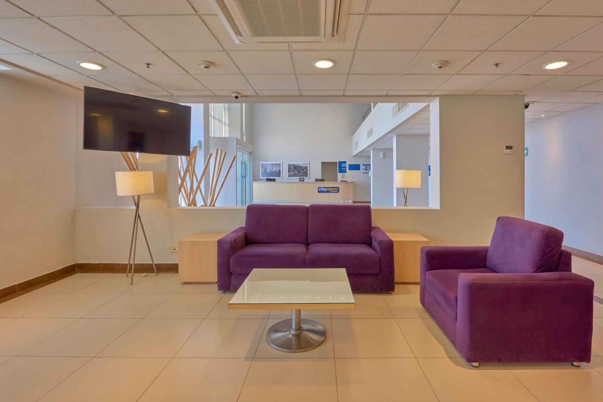 City Express By Marriott Saltillo Sur Esterno foto