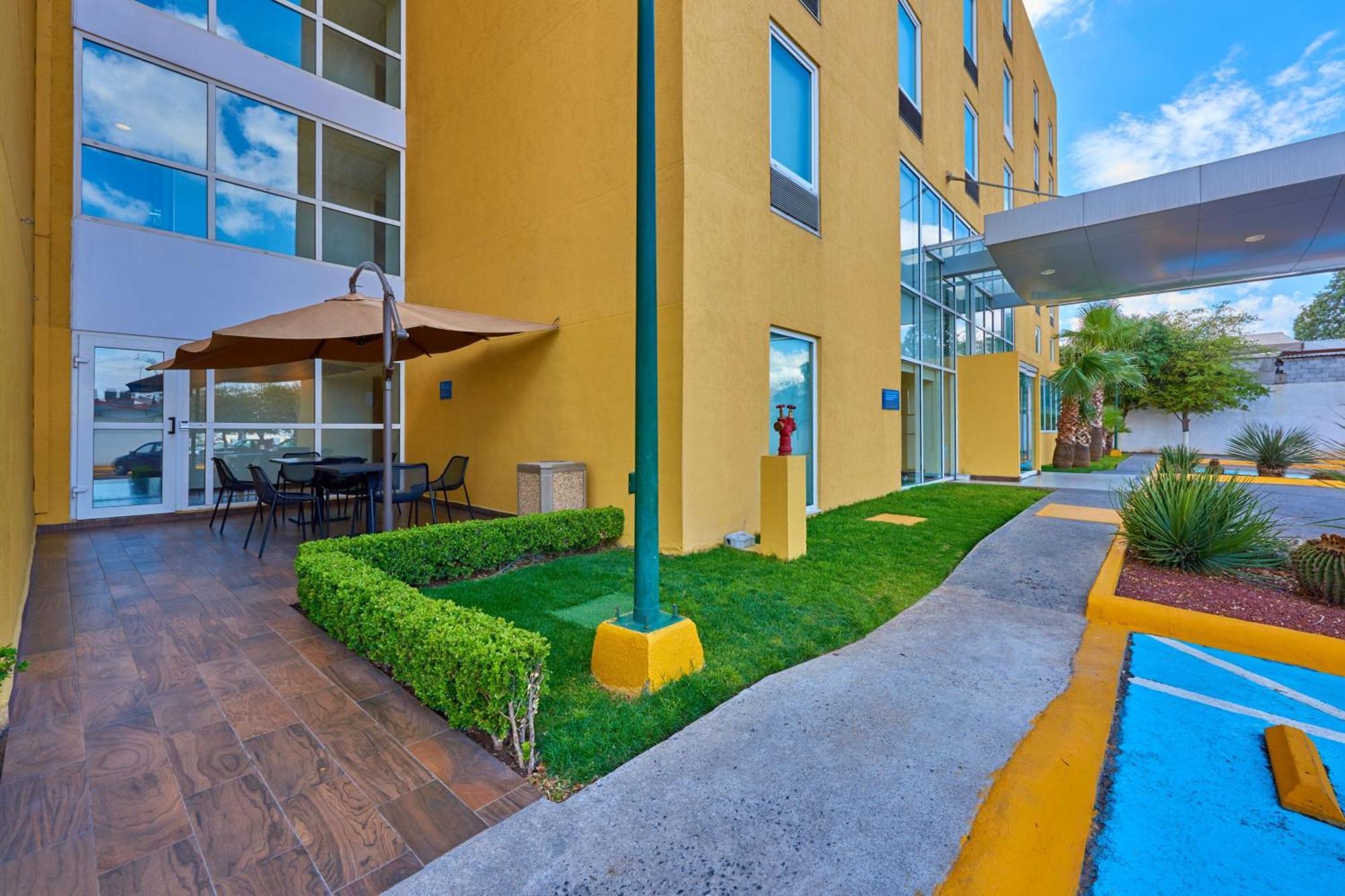 City Express By Marriott Saltillo Sur Esterno foto