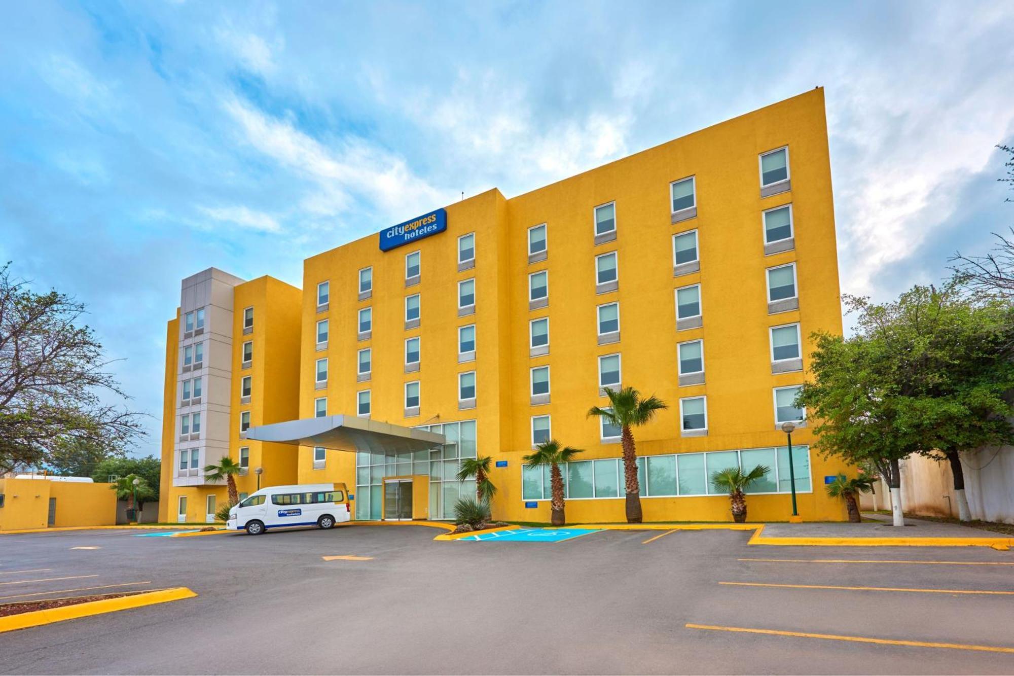 City Express By Marriott Saltillo Sur Esterno foto