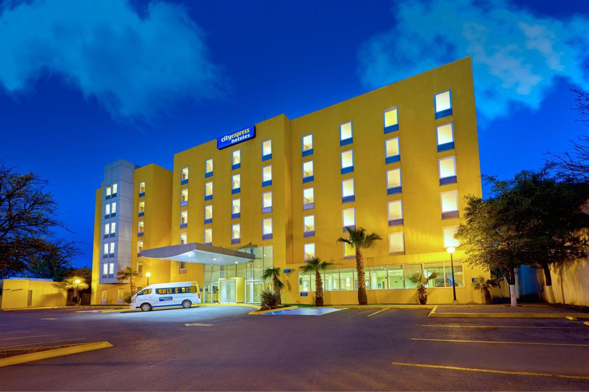 City Express By Marriott Saltillo Sur Esterno foto