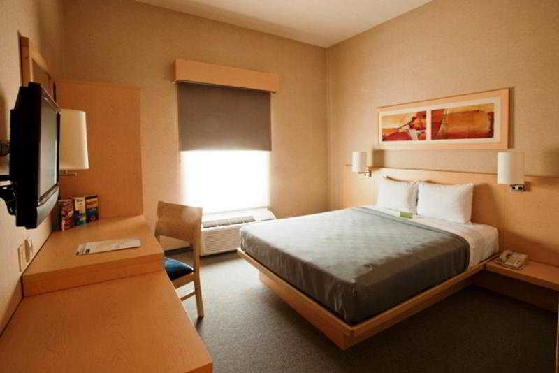 City Express By Marriott Saltillo Sur Esterno foto